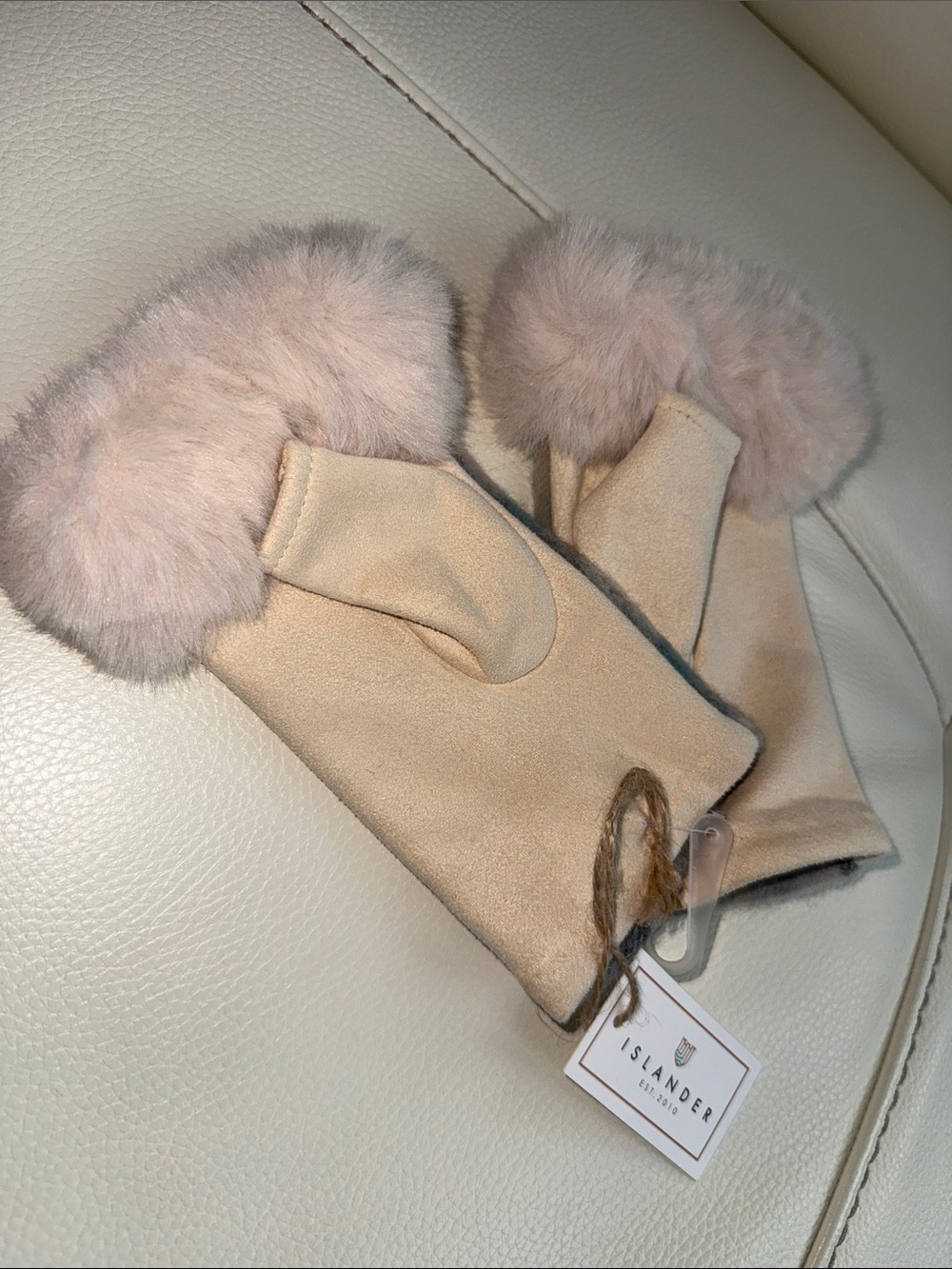 Islander Fingerless Gloves Lambs Wool and Faux Fur (Scotland) - Picture 7 of 13